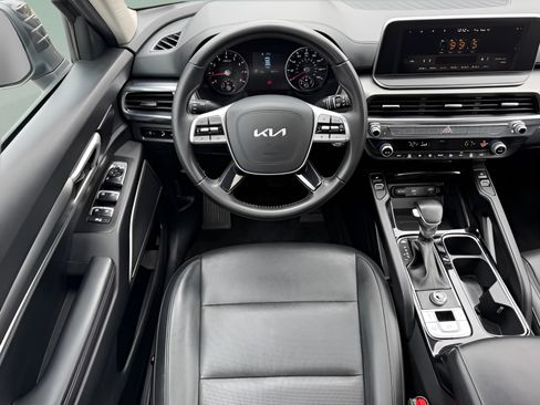 Used 2022 Kia Telluride S FWD image 11