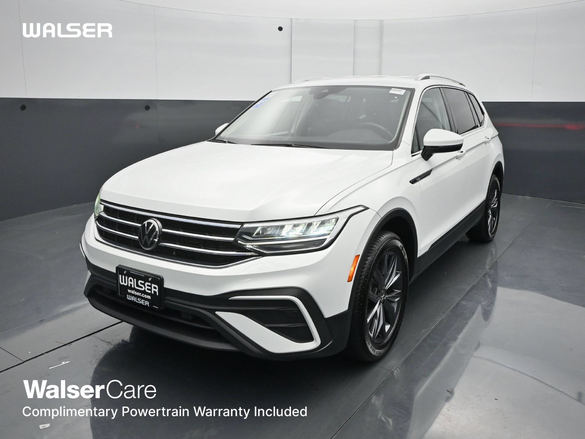 Used 2022 Volkswagen Tiguan SE FWD image 1