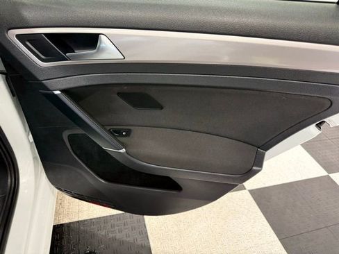 Used 2016 Volkswagen e-Golf SE w/ DC Fast Charging Package image 23