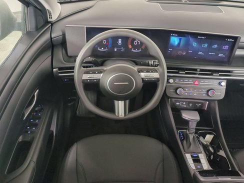 Used 2025 Hyundai Tucson SE FWD image 18