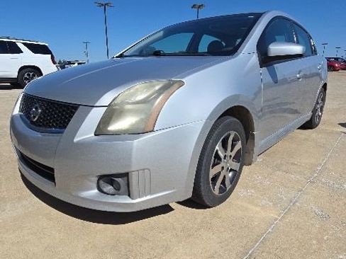 Used 2012 Nissan Sentra 2.0 SR w/ Special Edition Pkg FWD image 3