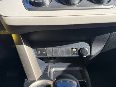 Used 2015 Toyota RAV4 LE image 15