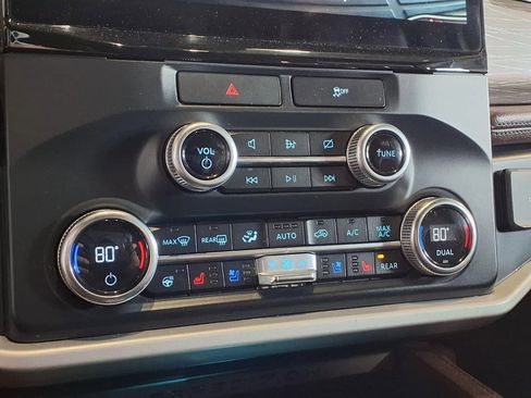 Used 2022 Ford Expedition Limited image 24