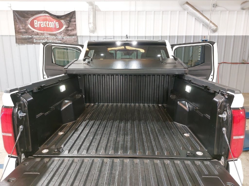 Used 2024 Toyota Tacoma SR5 w/ SR5 Upgrade Package AWD/4WD image 12