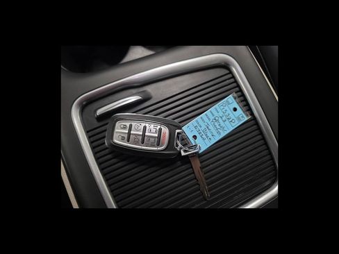Used 2023 Chrysler Pacifica Touring-L FWD image 28