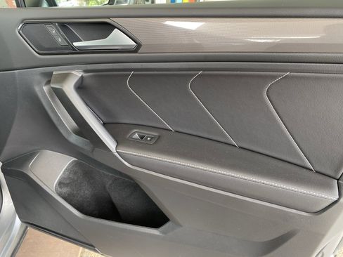 Certified 2023 Volkswagen Tiguan SE w/ Panoramic Sunroof Package FWD image 44