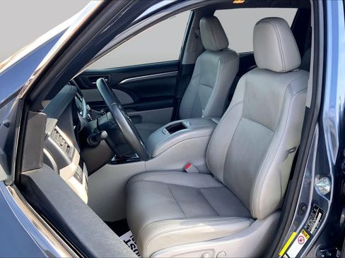 Used 2018 Toyota Highlander Limited Platinum AWD/4WD image 8