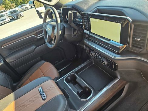 Used 2025 Chevrolet Silverado 3500 High Country w/ Technology Package image 11