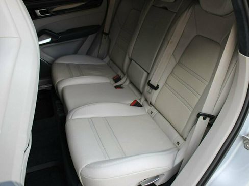 Used 2019 Porsche Cayenne Turbo AWD/4WD image 15