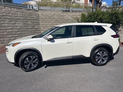 Used 2022 Nissan Rogue SV image 30