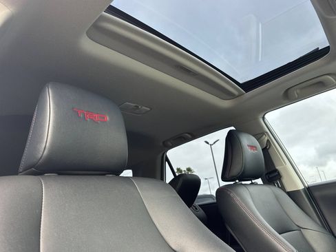Used 2021 Toyota 4Runner TRD Off-Road Premium w/ Moonroof Package AWD/4WD image 17