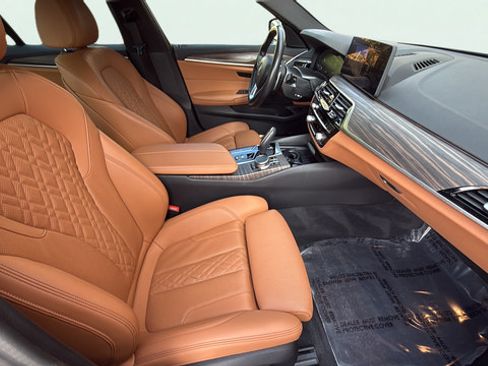 Used 2022 BMW 530i RWD image 22