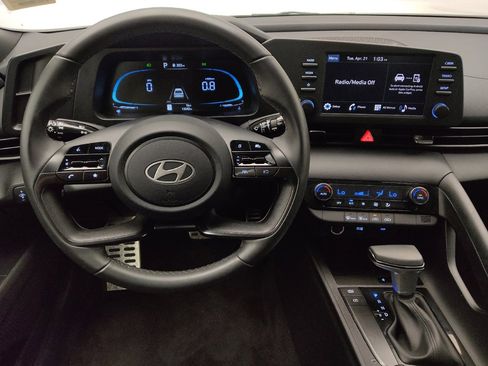 Used 2025 Hyundai Elantra Sport FWD image 22