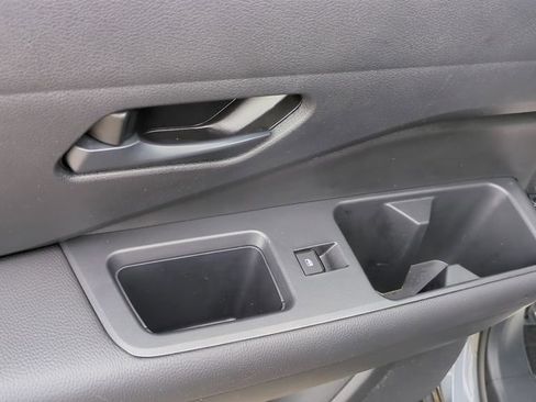 Used 2025 Nissan Pathfinder SV FWD image 15
