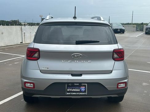 Used 2024 Hyundai Venue SEL FWD image 12