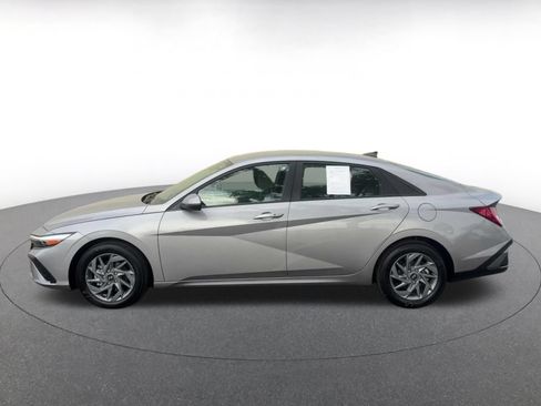 Used 2026 Hyundai Elantra Hybrid FWD image 8