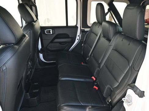 Used 2022 Jeep Wrangler Unlimited Sahara AWD/4WD image 22