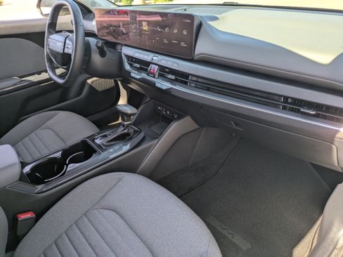 Certified 2025 Kia K4 EX image 12