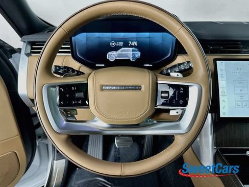 Used 2025 Land Rover Range Rover SE AWD/4WD image 17