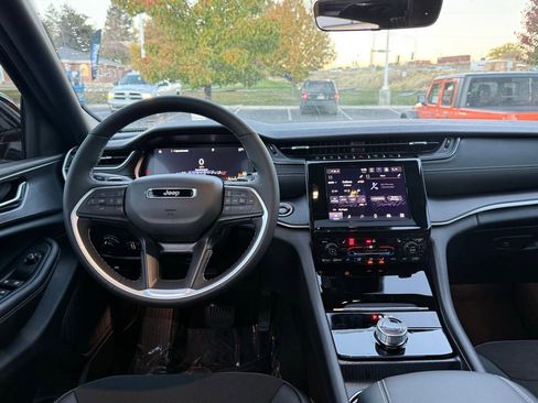 New 2025 Jeep Grand Cherokee L Altitude image 28