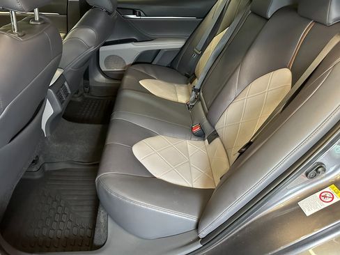 Used 2018 Toyota Camry XLE image 20