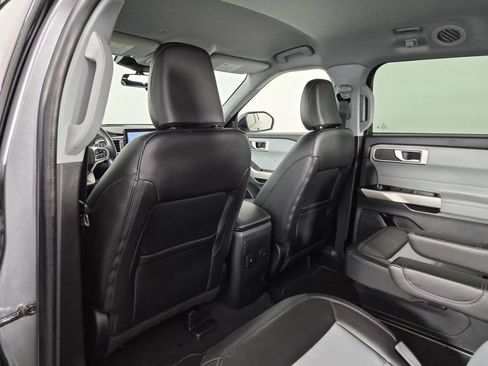 Used 2022 Ford Explorer XLT w/ Equipment Group 202A RWD image 35