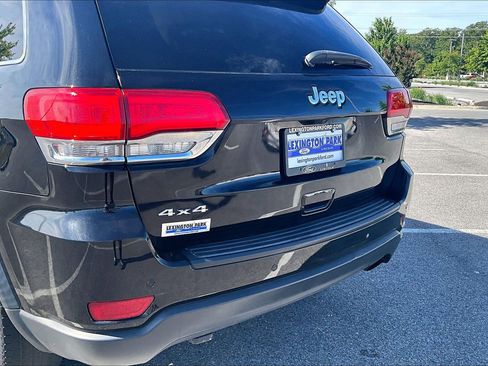 Used 2018 Jeep Grand Cherokee Laredo AWD/4WD image 7