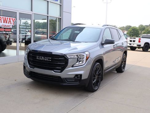 Used 2023 GMC Terrain SLT w/ Infotainment Package II AWD/4WD image 6