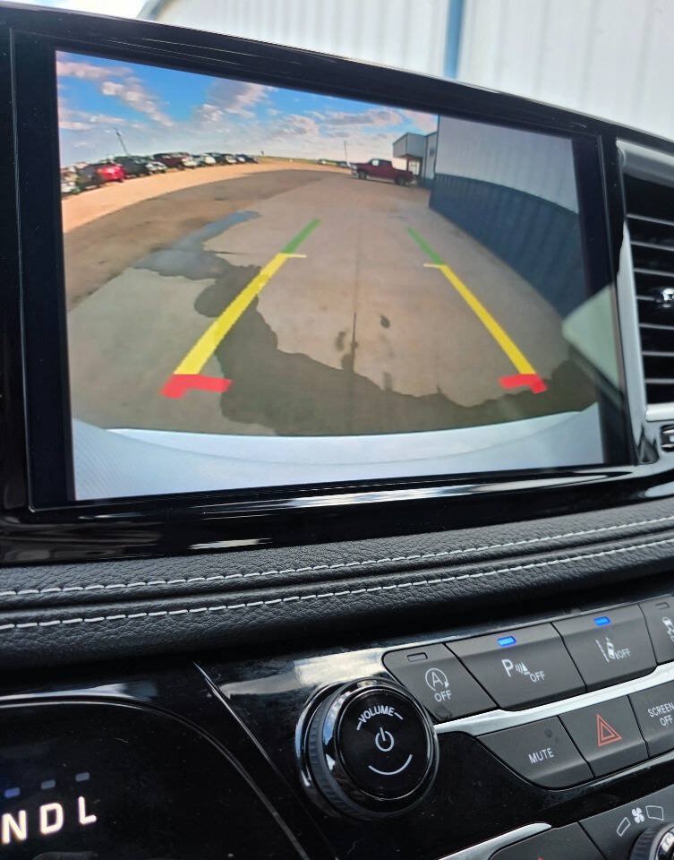 Used 2025 Chrysler Pacifica Select FWD image 16