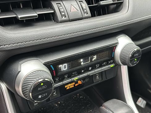 Used 2022 Toyota RAV4 XLE Premium AWD/4WD image 22
