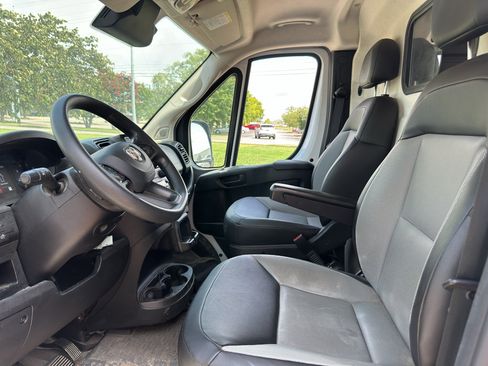 Used 2025 RAM ProMaster 2500 w/ Convenience Group FWD image 16