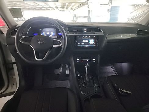 Used 2023 Volkswagen Tiguan SE image 5