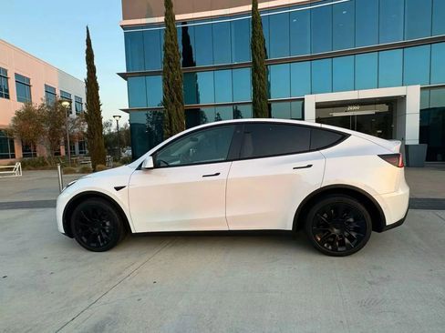 Used 2021 Tesla Model Y Long Range AWD/4WD image 10