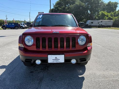 Used 2014 Jeep Patriot Latitude AWD/4WD image 2