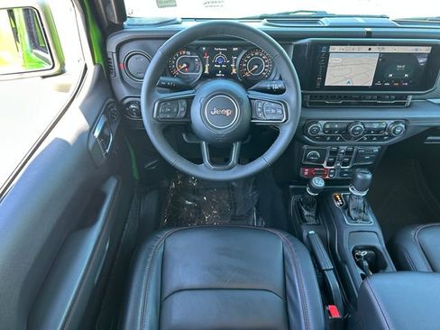 Used 2025 Jeep Gladiator Rubicon AWD/4WD image 32