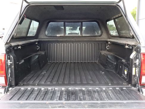 Used 2022 Toyota Tacoma TRD Off-Road image 14