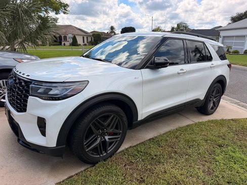 Used 2025 Ford Explorer ST-Line w/ Premium Package RWD image 1