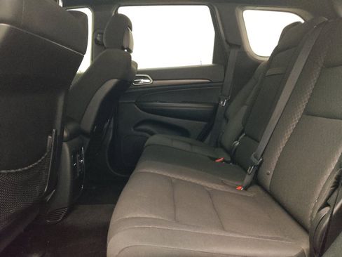 Used 2018 Jeep Grand Cherokee Laredo RWD image 18