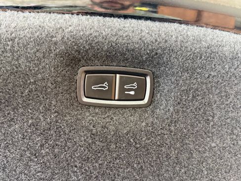 Used 2024 Audi RS e-tron GT w/ Carbon Performance Package AWD/4WD image 27