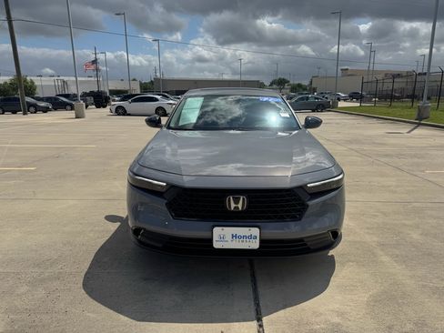 Certified 2025 Honda Accord SE image 3