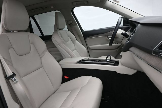 Used 2023 Volvo XC90 B6 Core w/ Protection Package Premier AWD/4WD image 32