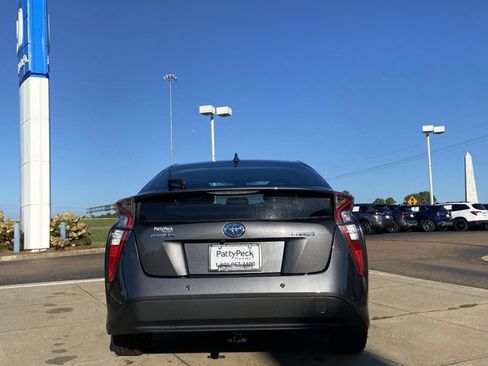 Used 2018 Toyota Prius Four image 9