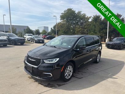 Used 2024 Chrysler Pacifica Touring-L