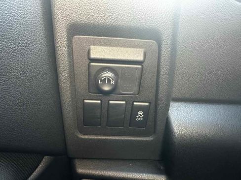 Used 2013 Nissan Rogue S image 27