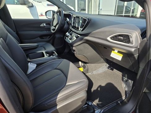 New 2026 Chrysler Pacifica Select image 7