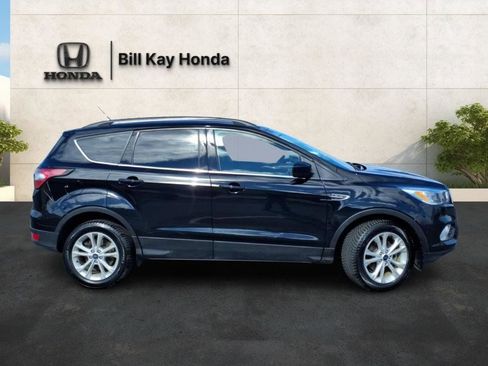 Used 2018 Ford Escape SE image 2