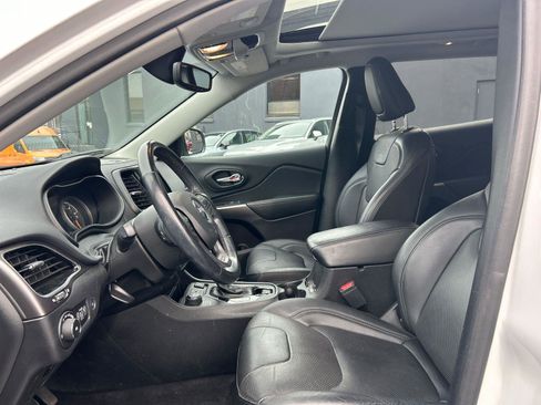 Used 2020 Jeep Cherokee Limited image 10