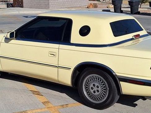 Used 1991 Chrysler TC by Maserati FWD image 3