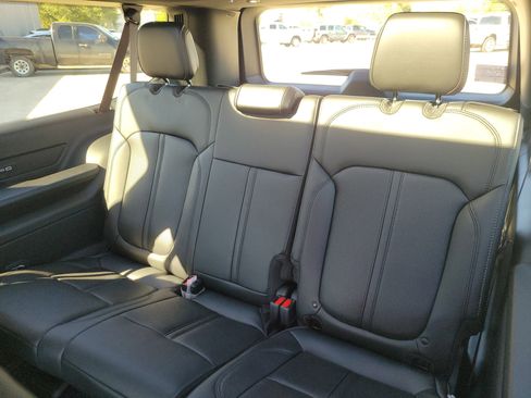 New 2025 Jeep Wagoneer L Series II w/ Premium Group I image 17