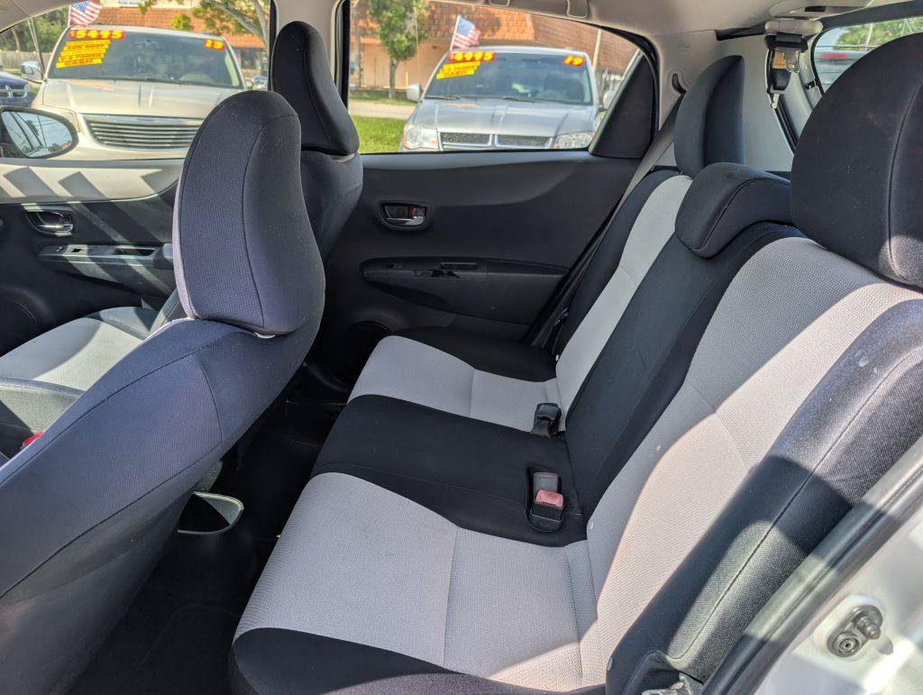 Used 2013 Toyota Yaris LE FWD image 10